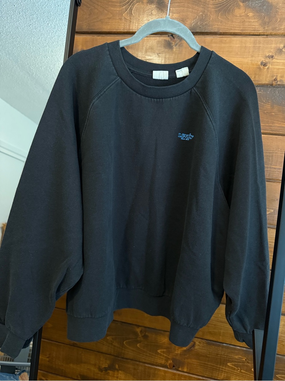 Women’s Cropped Levi’s Sweatshirt